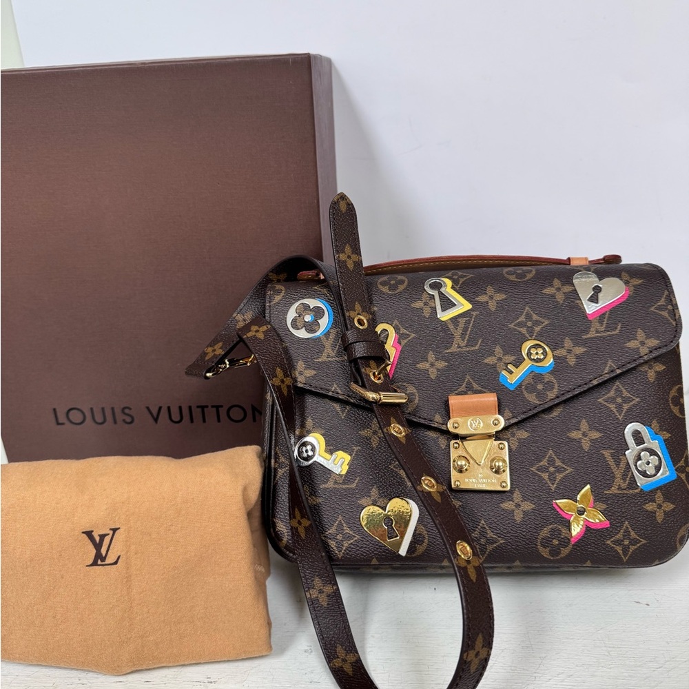Limited Edition Louis Vuitton Métis crossbody bag